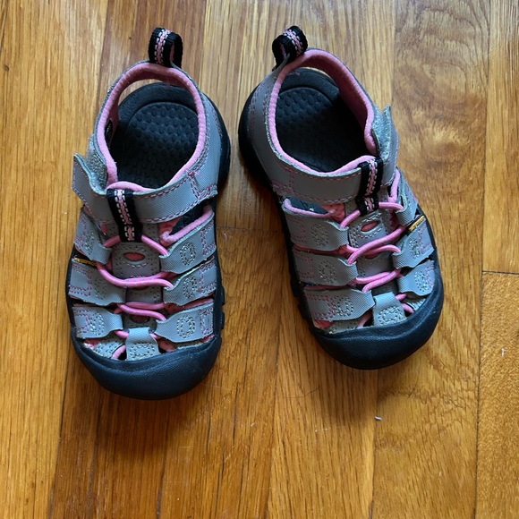 Girls Keen Sandals size 8 - Picture 2 of 5